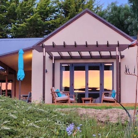 Hotel Boutique Art Retreat Upper Hutt Exterior foto