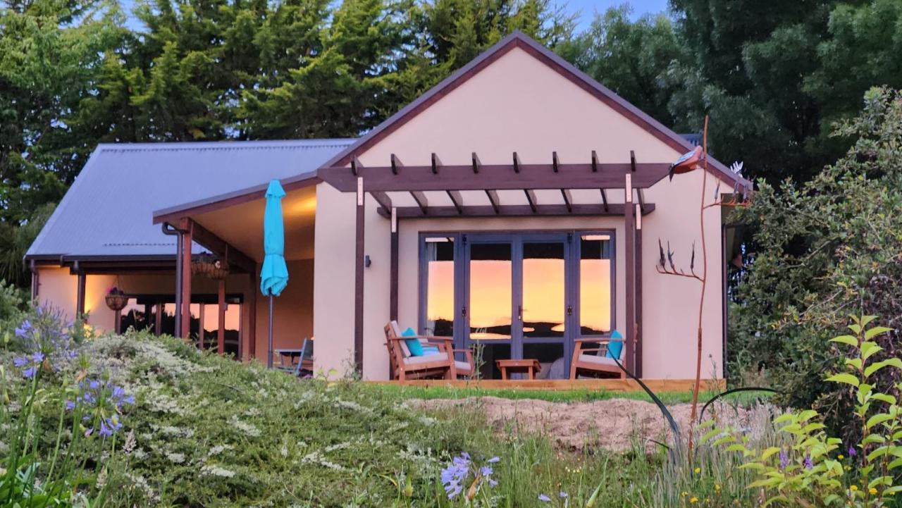 Hotel Boutique Art Retreat Upper Hutt Exterior foto