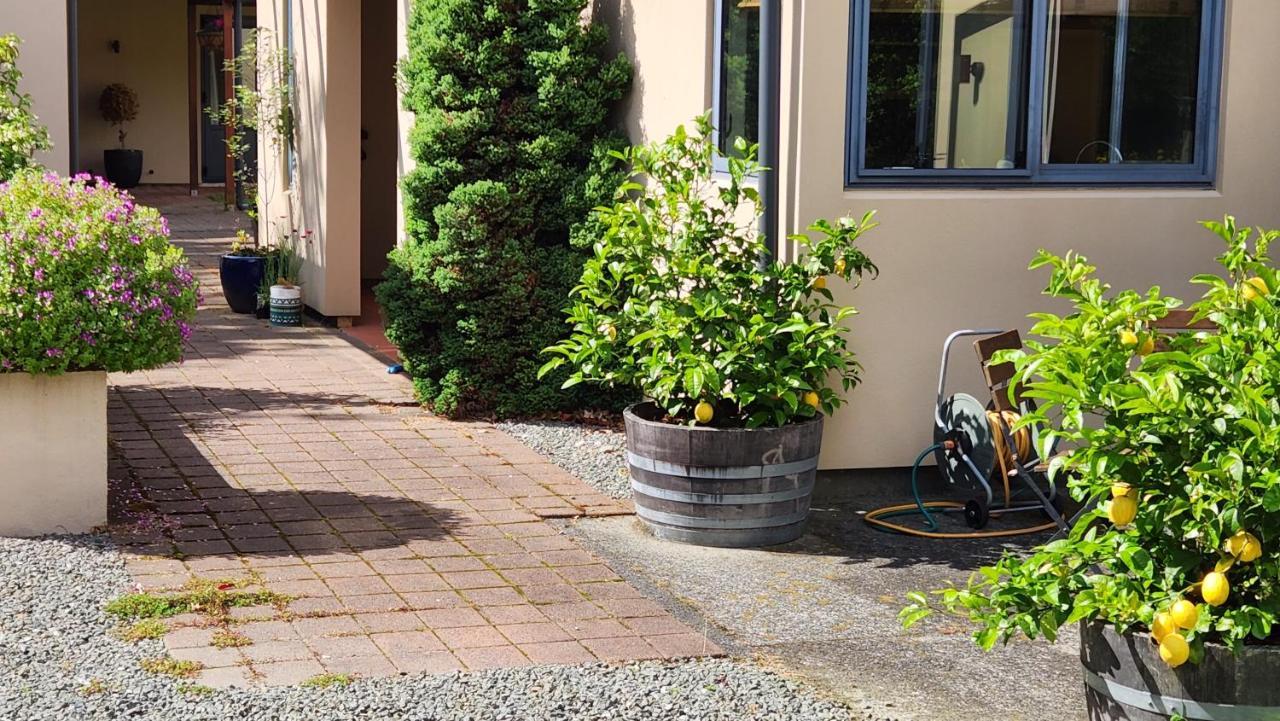Hotel Boutique Art Retreat Upper Hutt Exterior foto