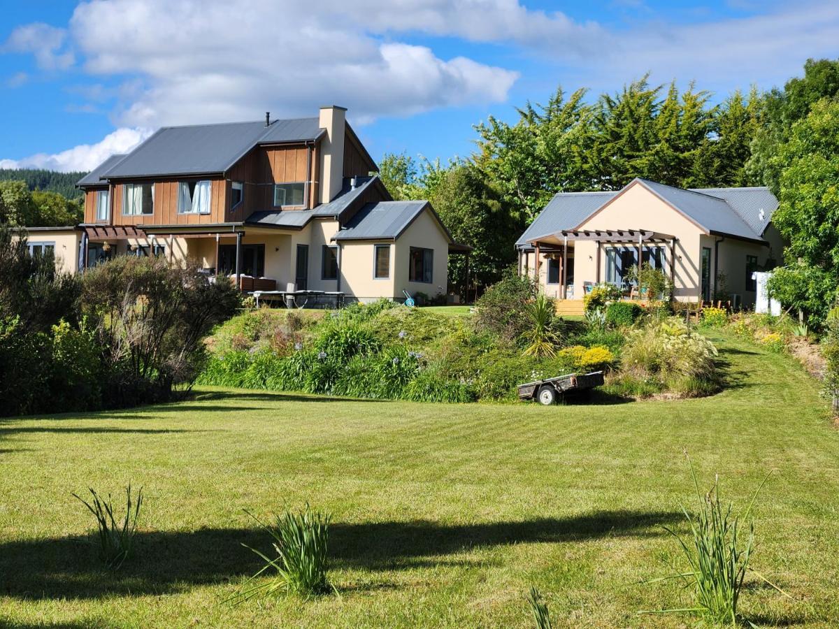 Hotel Boutique Art Retreat Upper Hutt Exterior foto