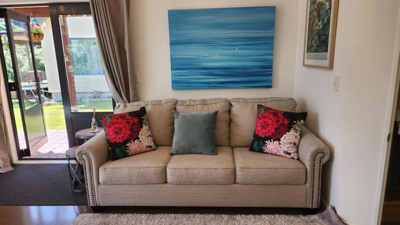Hotel Boutique Art Retreat Upper Hutt Exterior foto