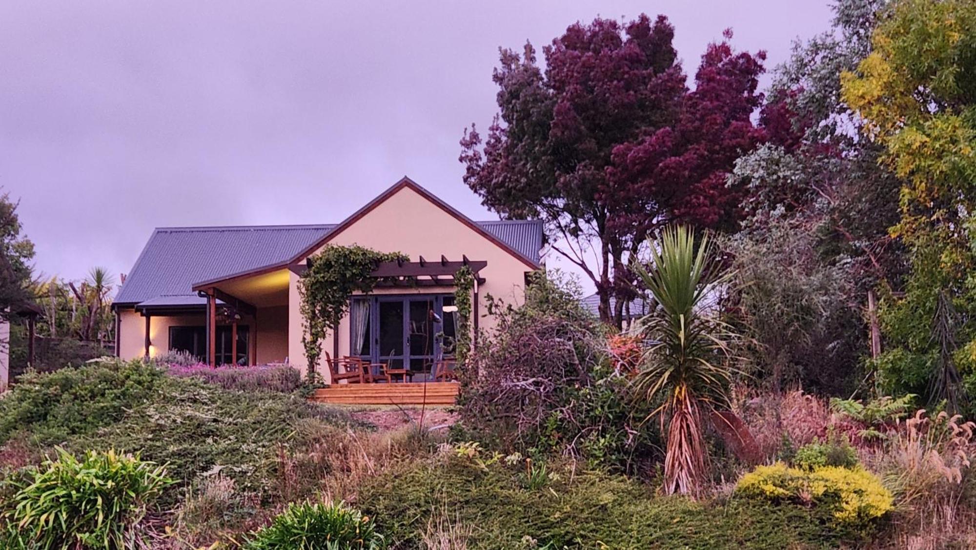 Hotel Boutique Art Retreat Upper Hutt Exterior foto